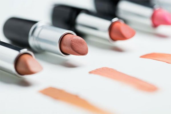 Botar el Maquillaje de Labios