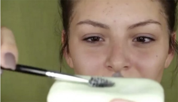 barra de jabón para conseguir unas cejas perfectas