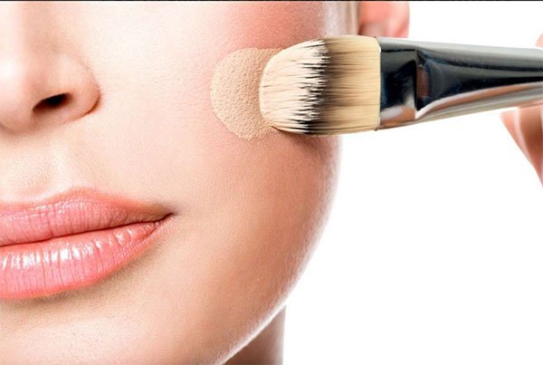 El Trazo Correcto para la Base de Maquillaje