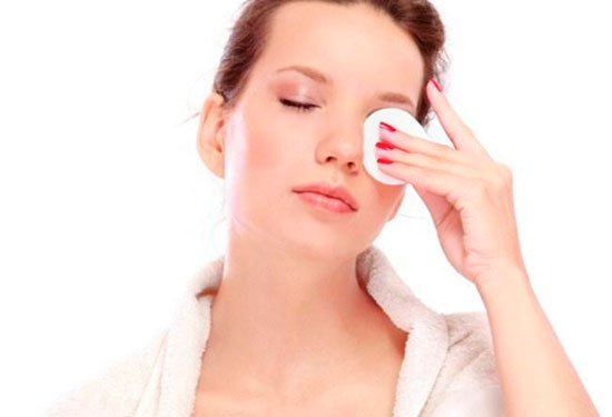 los Mejores Desmaquillantes de Ojos Naturales para cada Tipo de Piel