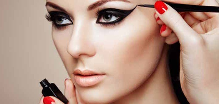 mucha base de maquillaje