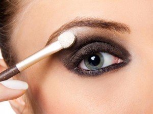 8Pasosmaquillajeojosmarrones7