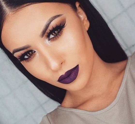 tono de labial malva