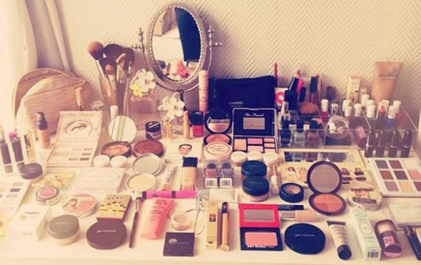 nopuedefaltarcosmetiquera