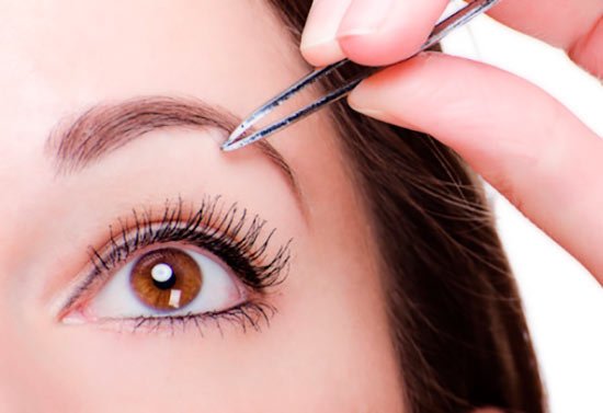 Cejas correctamente depiladas