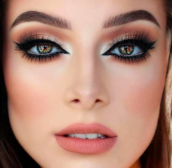 Paso para Realizar un Maquillaje de Noche